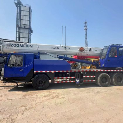 高品质低价位汽车起重机，轮式25吨小型起重机