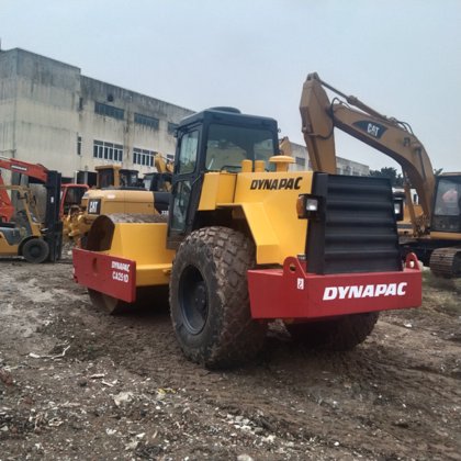 Dynapac Ca251 振動式コンパクターロードローラー 販売中