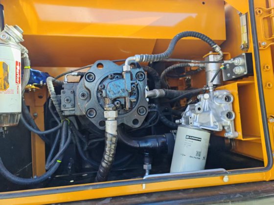 三一215C挖掘机二手20吨履带式挖掘机出售