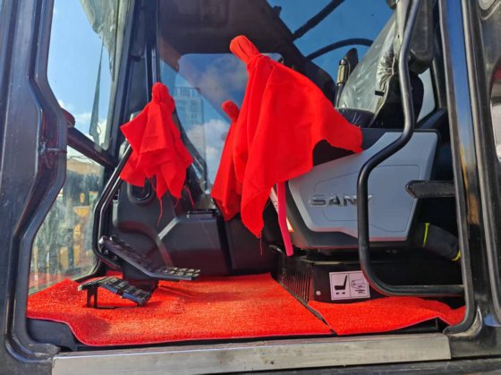 三一215C挖掘机二手20吨履带式挖掘机出售