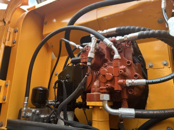 二手现代 210W-9 轮式挖掘机出售