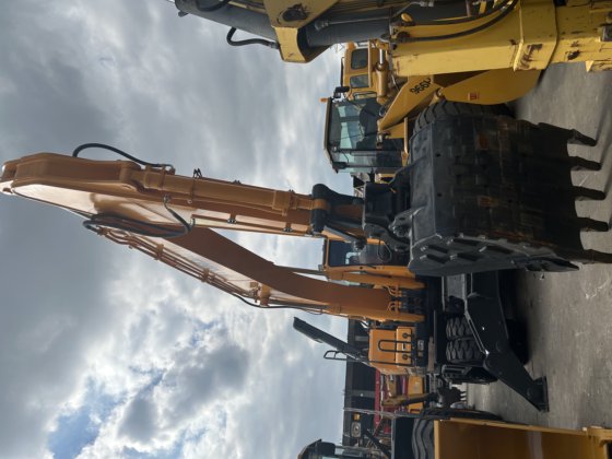 二手现代 210W-9 轮式挖掘机出售