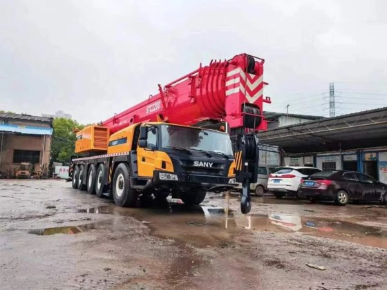 三一220吨汽车起重机