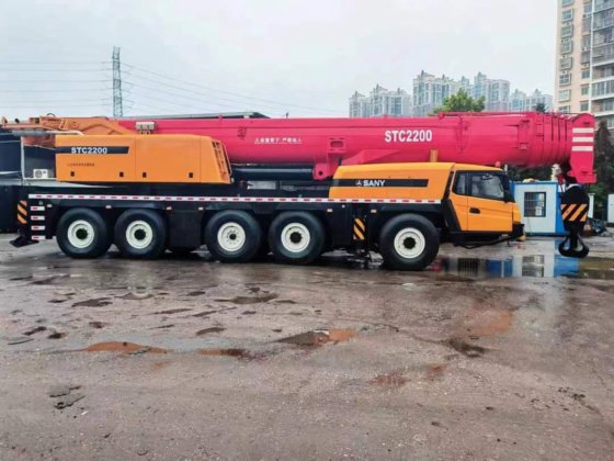 三一220吨汽车起重机