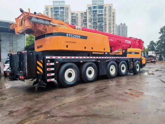 三一220吨汽车起重机