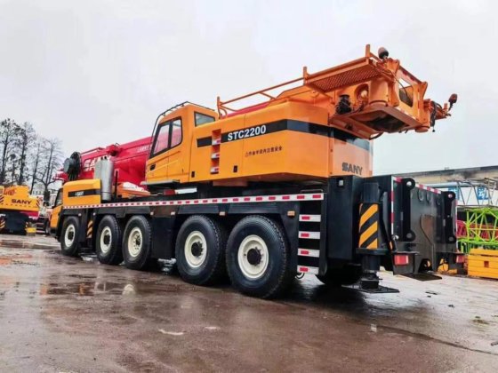 三一220吨汽车起重机