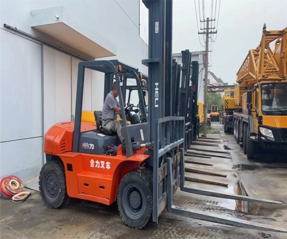 ヘリフォークリフト CPCD70