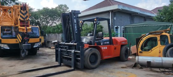 ヘリフォークリフト CPCD70