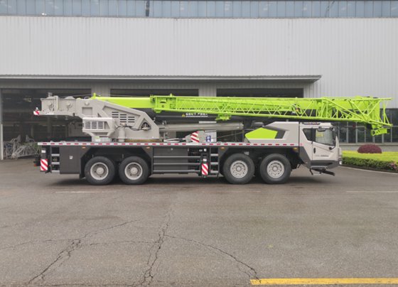 ズームライオン 50トントラッククレーン