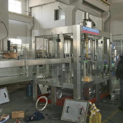 高品质全自动液体油瓶灌装旋盖包装机