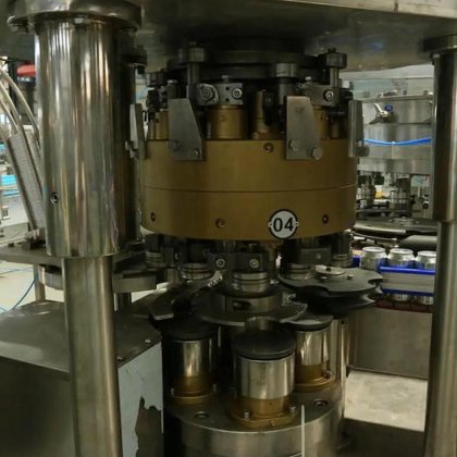 全自动碳酸软饮料洗罐灌装旋盖机