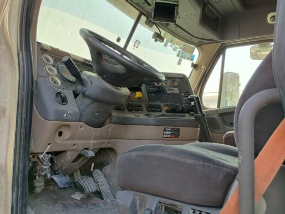 2018 Freightliner CASCADIA #7605/26