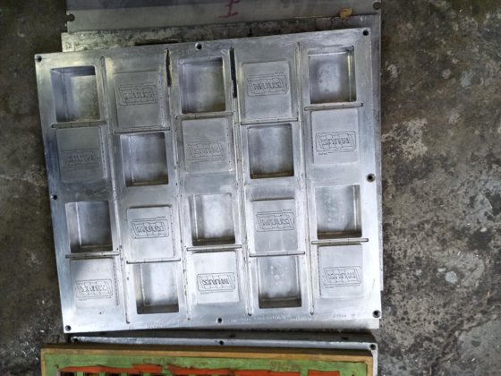 PET コンテナ製造用金型 #7604/26