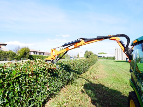 Neu Hydraulische Heckenschere für Traktor FALCO180 in Verolanuova