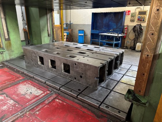 1000トンファヴォレプレス