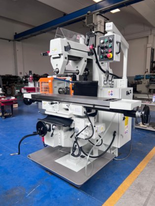 BOMAC FU30 フライス盤