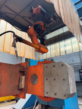 配备机器人和定位器的 GMAW