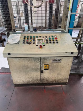 TCS 300吨模具测试