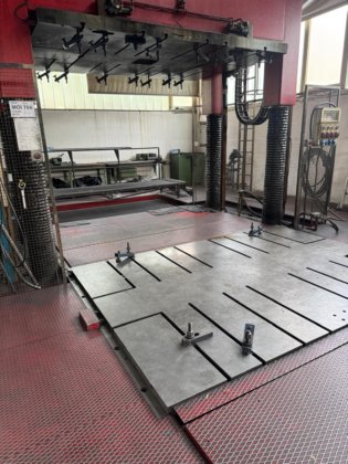 TCS 300吨模具测试