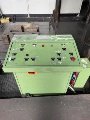 TCS 200トン金型試験