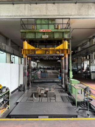 TCS 200トン金型試験