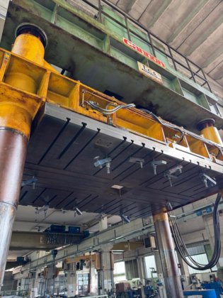 TCS 200トン金型試験