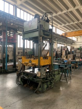 TCS 100トンダイテスター