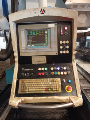 索拉露斯 SP 8000 铣床