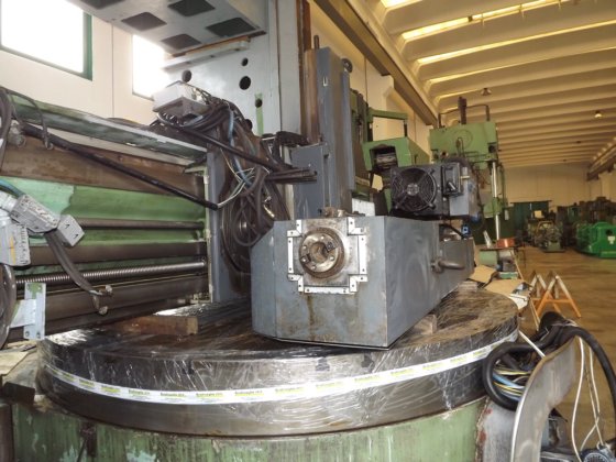 TITAN 车床型号 D33 CNC