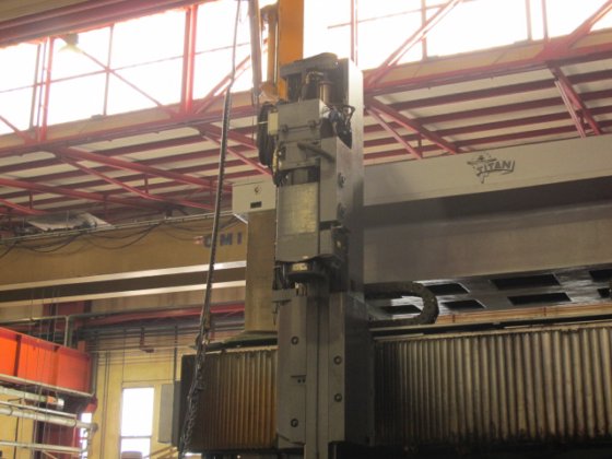 TITAN 车床型号 D33 CNC