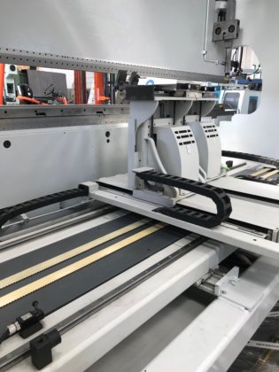 WARCOM OPERA 350-40 压力机