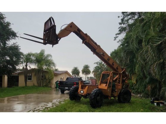 2001 LULL 844C-42 TELEHANDLER in Miami, FL, USA