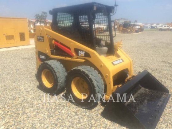 2011 CATERPILLAR 226B3 in Panamá,