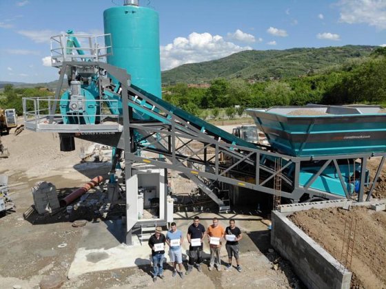 移动混凝土搅拌站