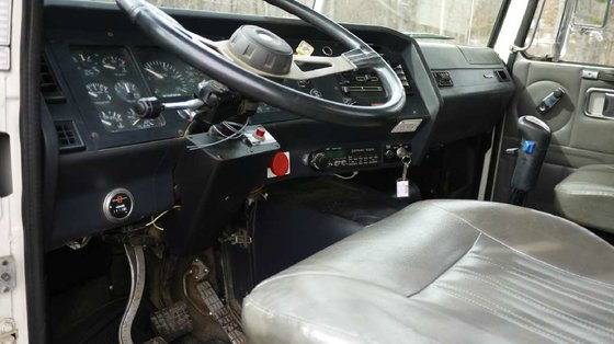 1998 NATIONAL 600C BOOM/CRANE TRUCK: