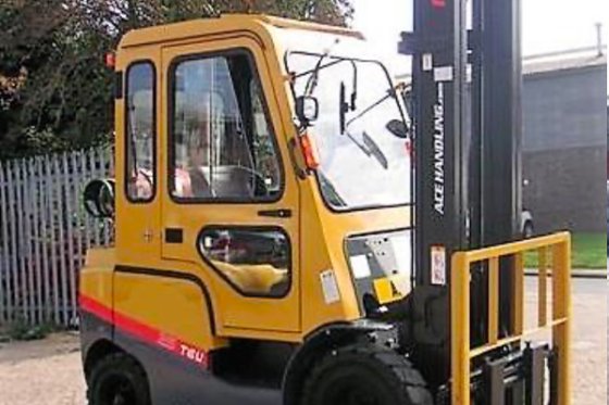 Type Lp Light Driver TEU FG25T in Rugby, England, United Kingdom