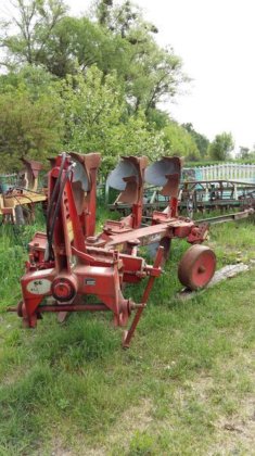 2001 KVERNELAND 3F reversible plough