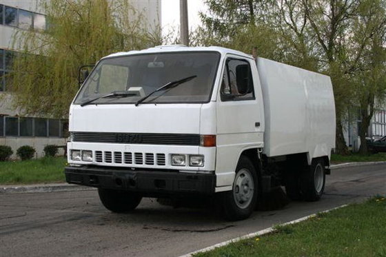 1992 ISUZU NPR573 road sweeper