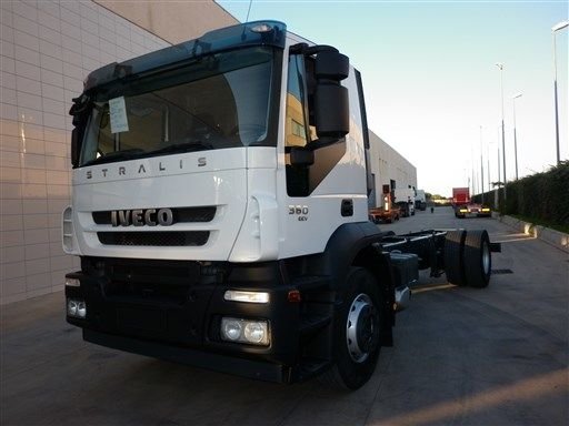 2011 IVECO AUTOCARRO chassis truck