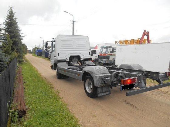 2006 MERCEDES-BENZ 918 chassis truck