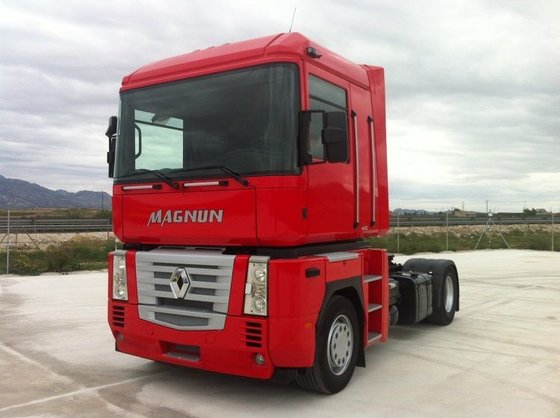 2006 RENAULT MAGNUN 440 DXI