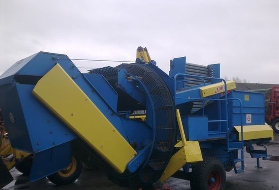 AGROMET Anna Z-644 potato harvester