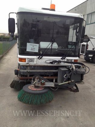 2004 RAVO 530 road sweeper