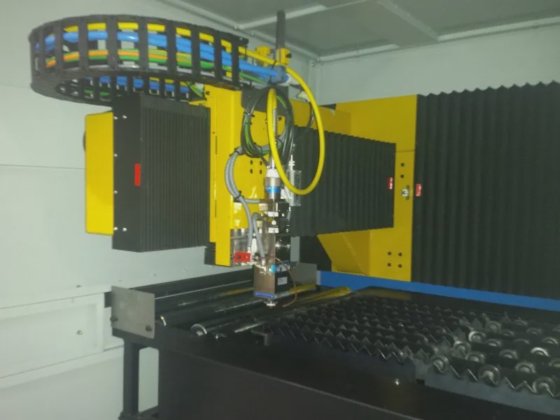 钢卷线的冲孔和激光-等离子切割