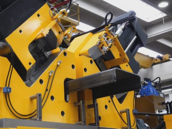 卡车大梁生产线