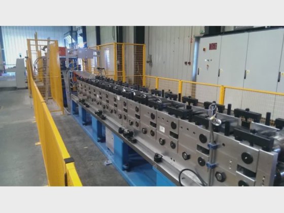 汽车行业辊压成型机生产线