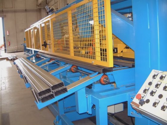 横梁和斜构件生产线