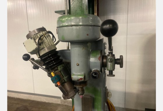 センターポイント研削盤 クライン