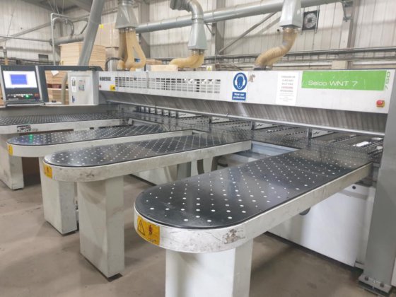 SELCO - WNT 750 自动后装板锯