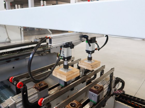 BIESSE - TECHNO F自动钻孔机